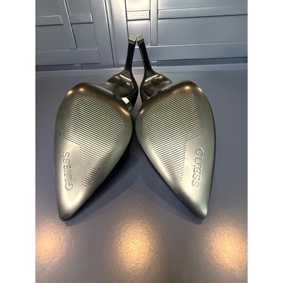 Guess Black White Two Tone Pumps 9M | Pointed Toe Heels Quiet Luxury Classic - Picture 5 of 6